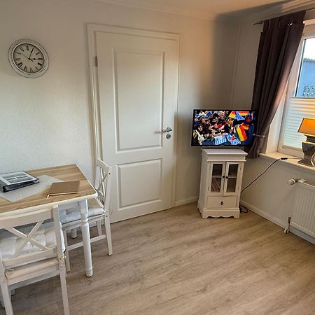 Ferienwohnung „Ole Karkenwech“ Husum-Roedemis Husum  Exterior photo